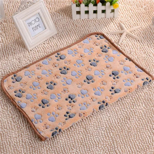 Warm Pet Blanket - Soft Fleece Bed Cover for Dogs & Cats